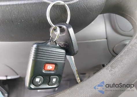 2000 Ford Expedition Xlt z USA, uszkodzony, nr VIN 1FMRU1566YLB30093